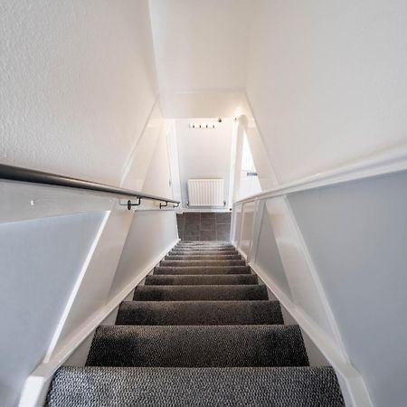 Gatwick Place - 4 Bed 2 Bath Self Contained House With Private Garden Horley Extérieur photo