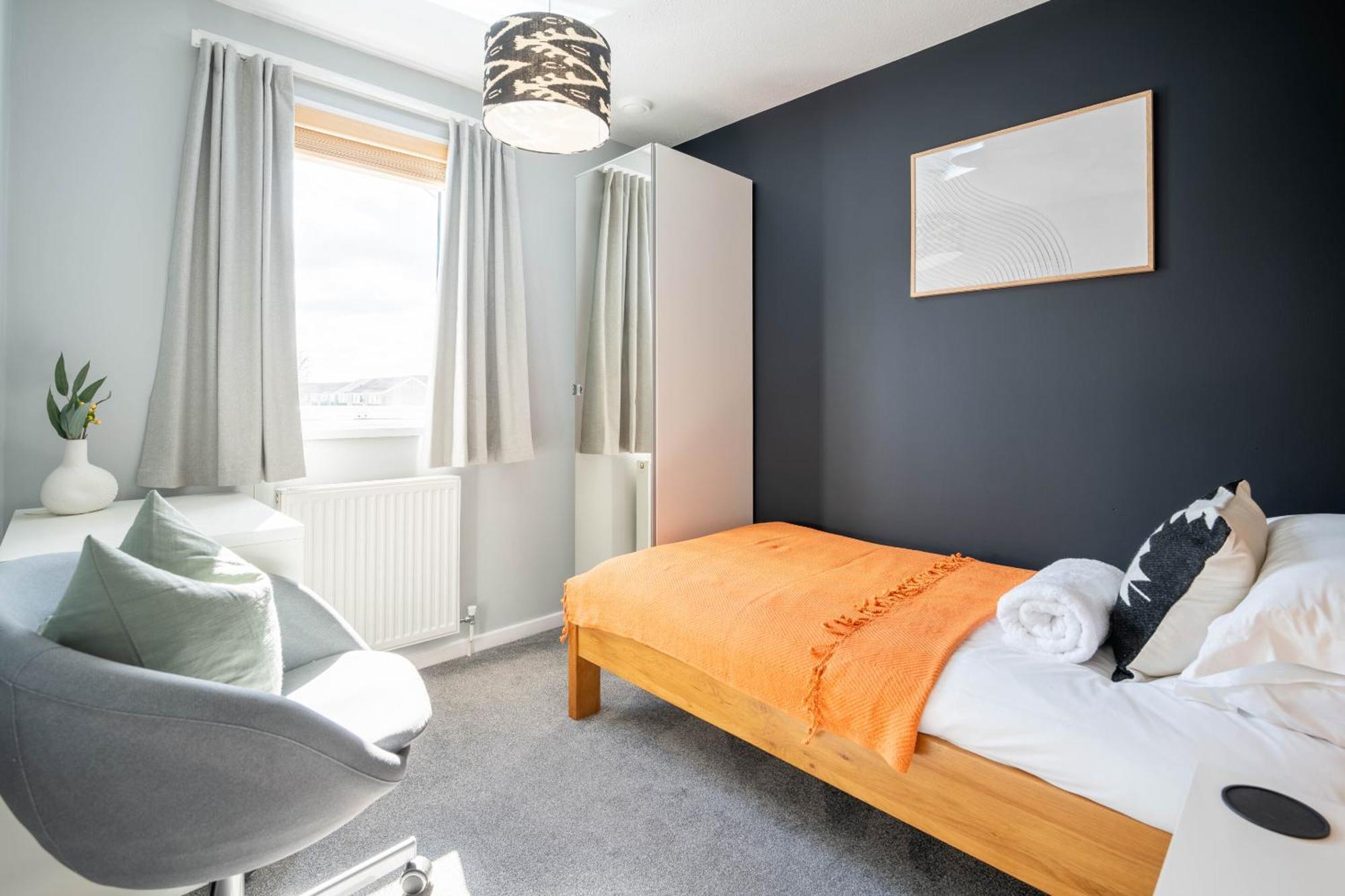 Gatwick Place - 4 Bed 2 Bath Self Contained House With Private Garden Horley Extérieur photo