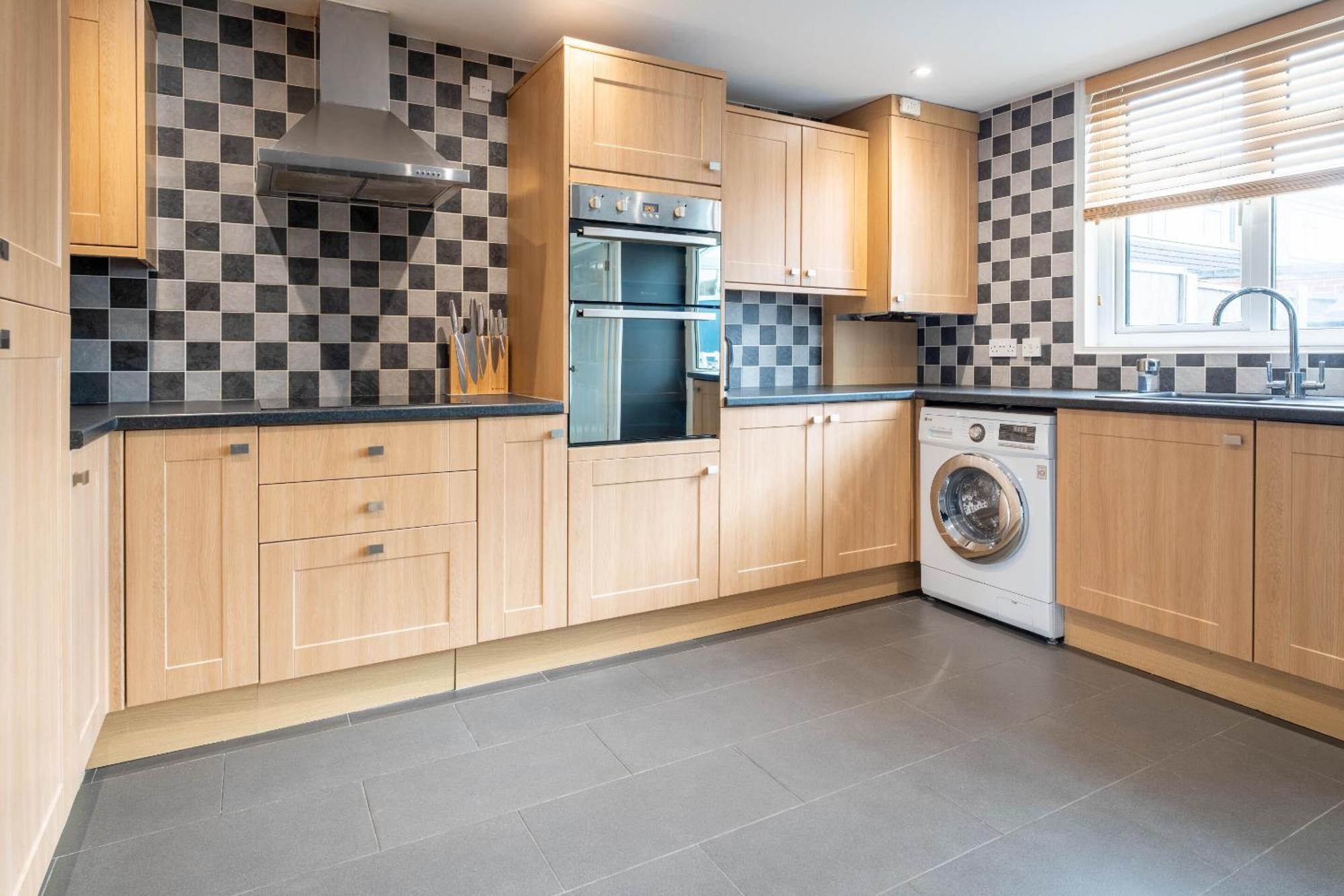 Gatwick Place - 4 Bed 2 Bath Self Contained House With Private Garden Horley Extérieur photo
